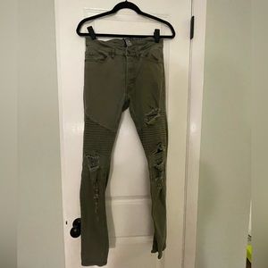 Grey skinny ripped skinny jeans size 29. Runs small.